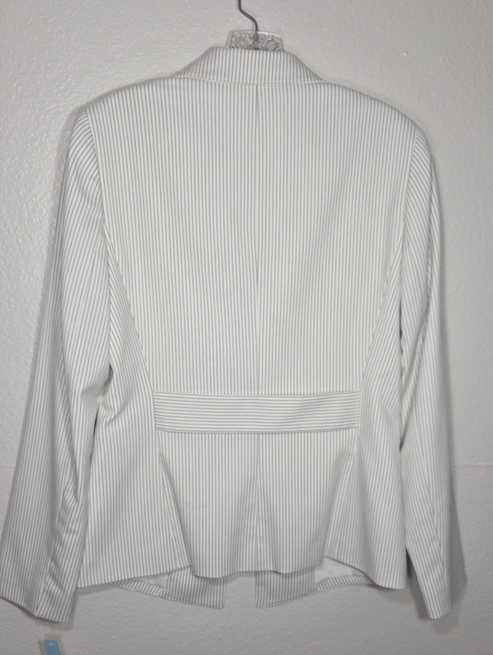 ANTONIO MELANI Ivory Suit with Thin Gray Pinstripes - Picture 4 of 11